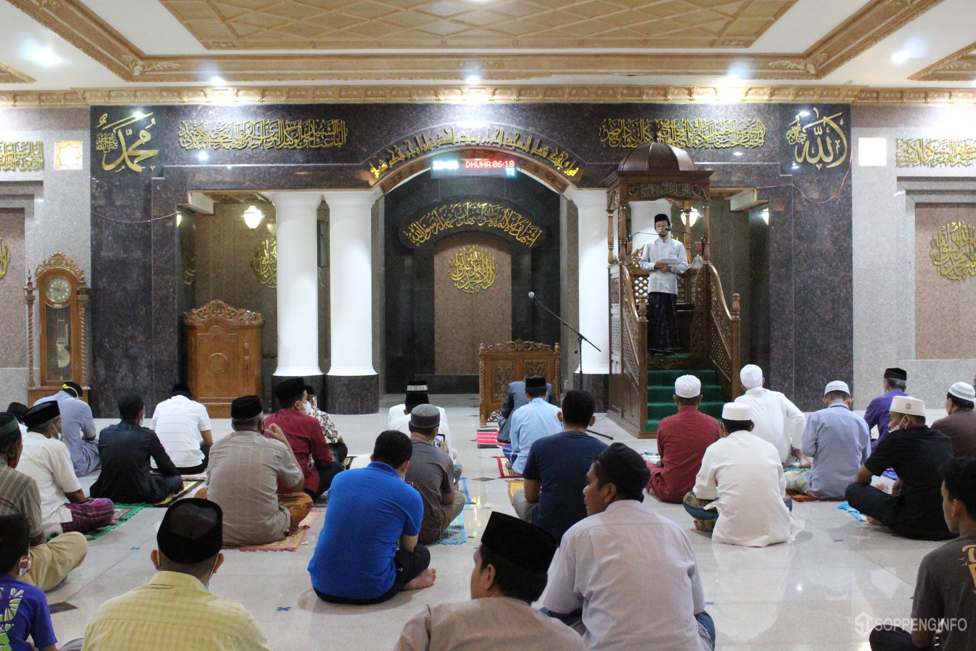 Puluhan Jamaah Masjid Agung Darussalam Soppeng Lakukan Shalat Khusuf