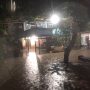 Laringgi Dilanda Banjir, TRC BPBD Soppeng Bantu Warga Evakuasi Barang-Barang