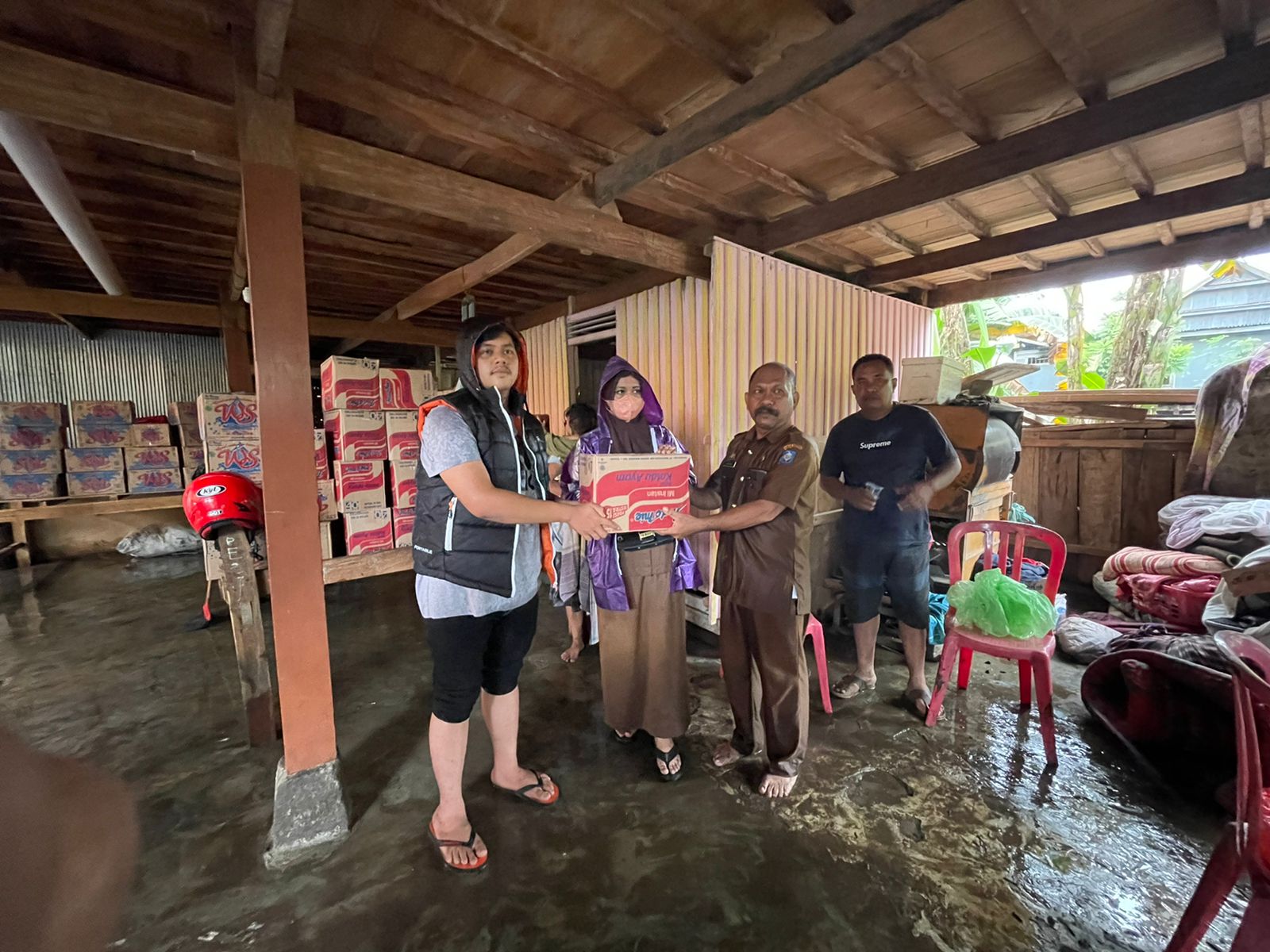 AMPI dan IOF Soppeng Salurkan Bantuan Untuk Korban Banjir
