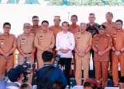 Pakai Songko Recca Bupati Soppeng Ikut Hadir Dalam Kunjungan Jokowi di Makassar