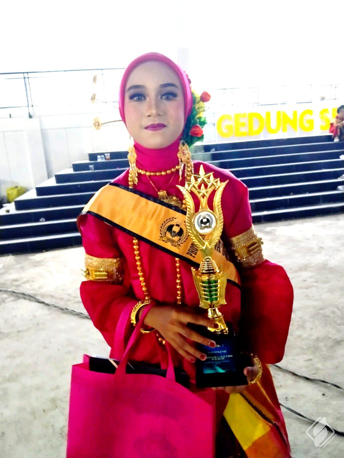 Dara Cilik SDN 211 Attang Benteng Berhasil Boyong Piala