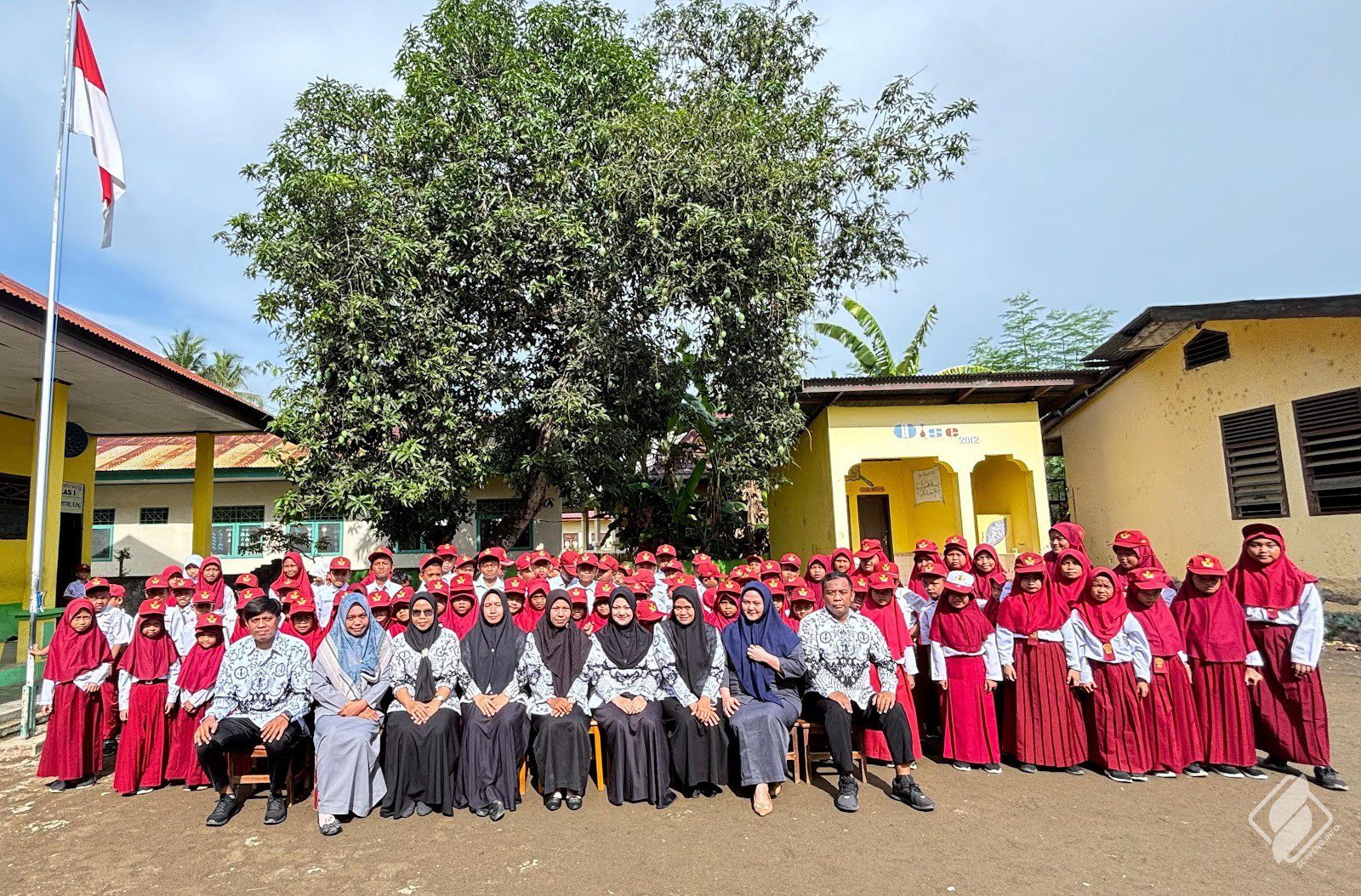 SD Negeri 57 Kaca Peringati Hari Guru Nasional bersama Siswa dan Orang Tua siswa